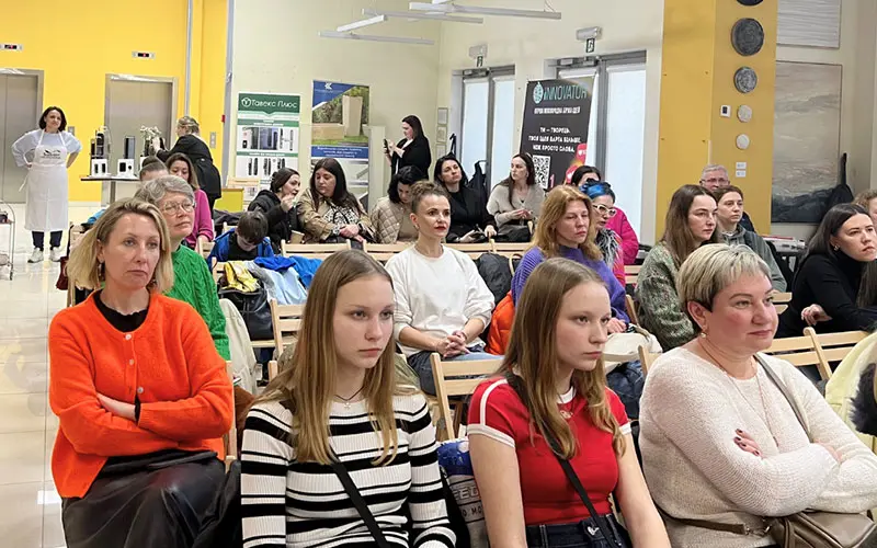 Мастер-класс «Творчество без границ» с Викой Чародейкой на Book & Art Fest - 2