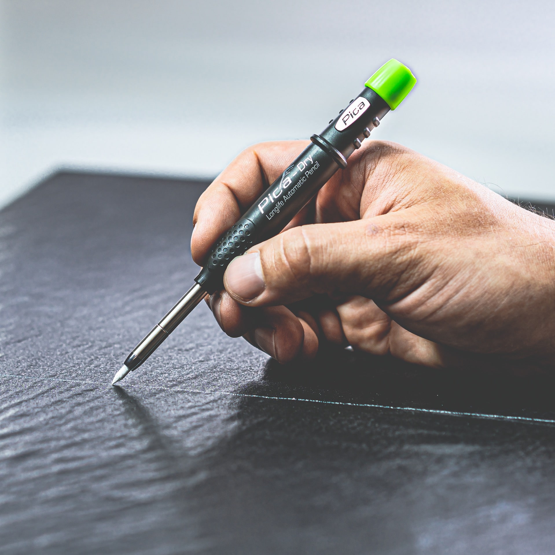 Олівець будівельний автоматичний з точилкою Pica Dry Long Life 2.8 мм (3030) 18 Олівець будівельний автоматичний з точилкою Pica Dry Long Life 2.8 мм (3030) 18