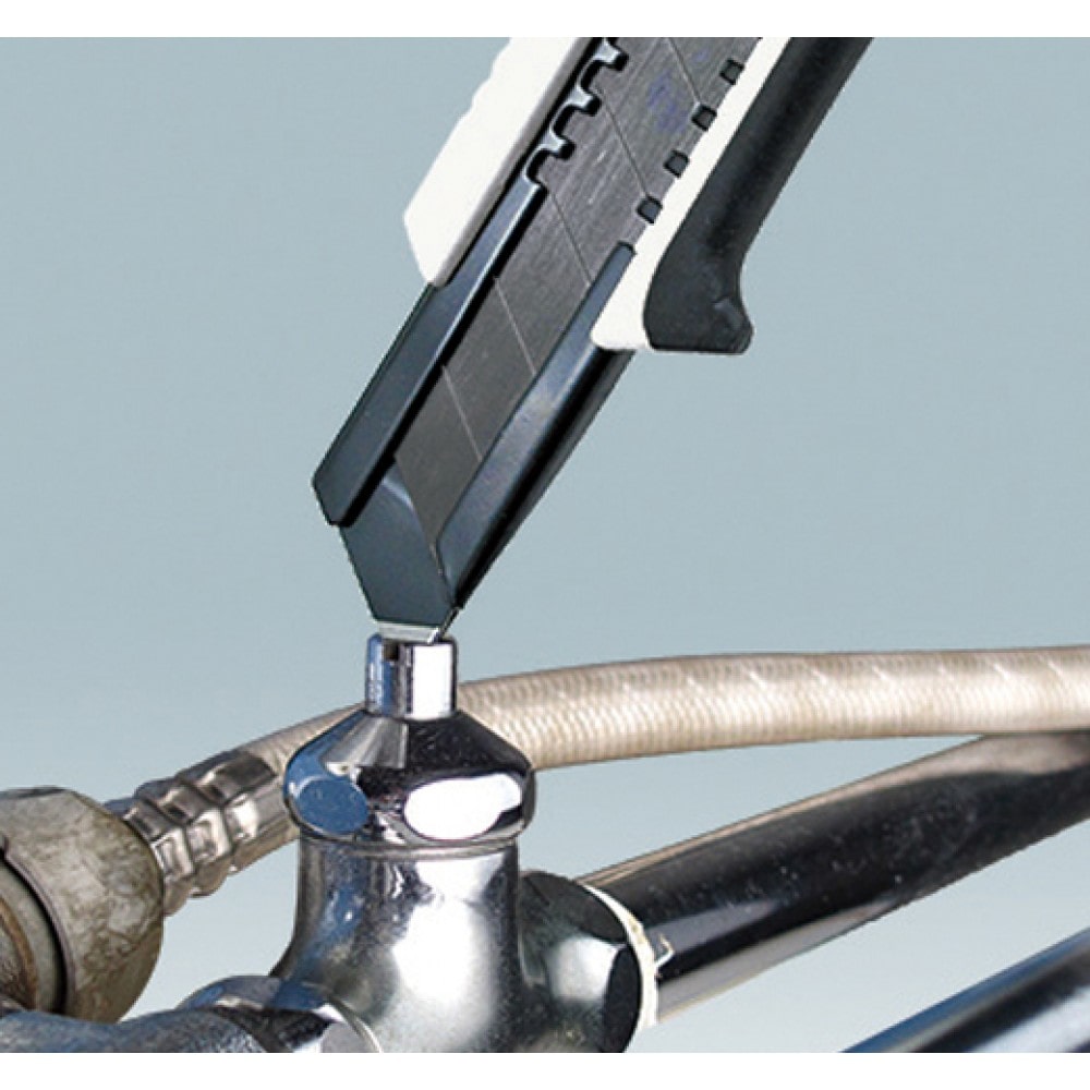 Ніж сегментний Tajima Premium Fin Cutter 18 мм, гвинтовий фіксатор (DFC561W) 6 Ніж сегментний Tajima Premium Fin Cutter 18 мм, гвинтовий фіксатор (DFC561W) 6