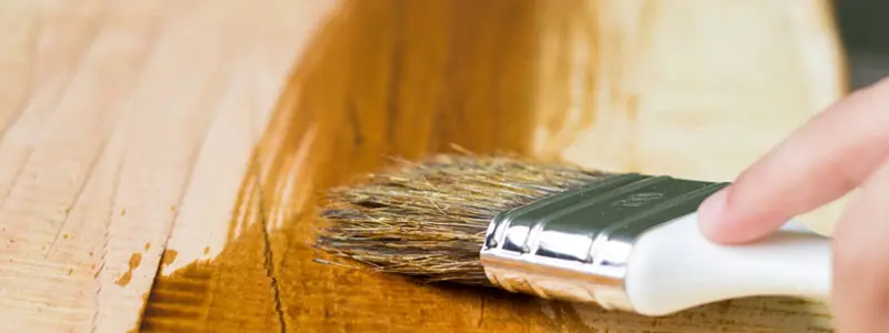 В каком направлении красить деревянную мебель?